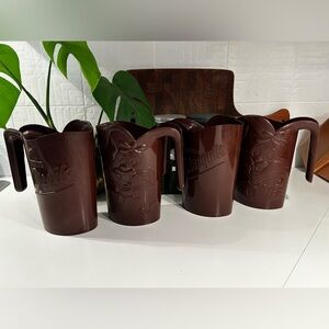 4 pichets promotionnels pour lait Nesquik 
Vintage